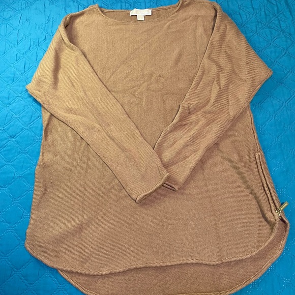 Michael Kors Large High Low Hem knitted sweater with gold toned zippers … - Picture 11 of 14
